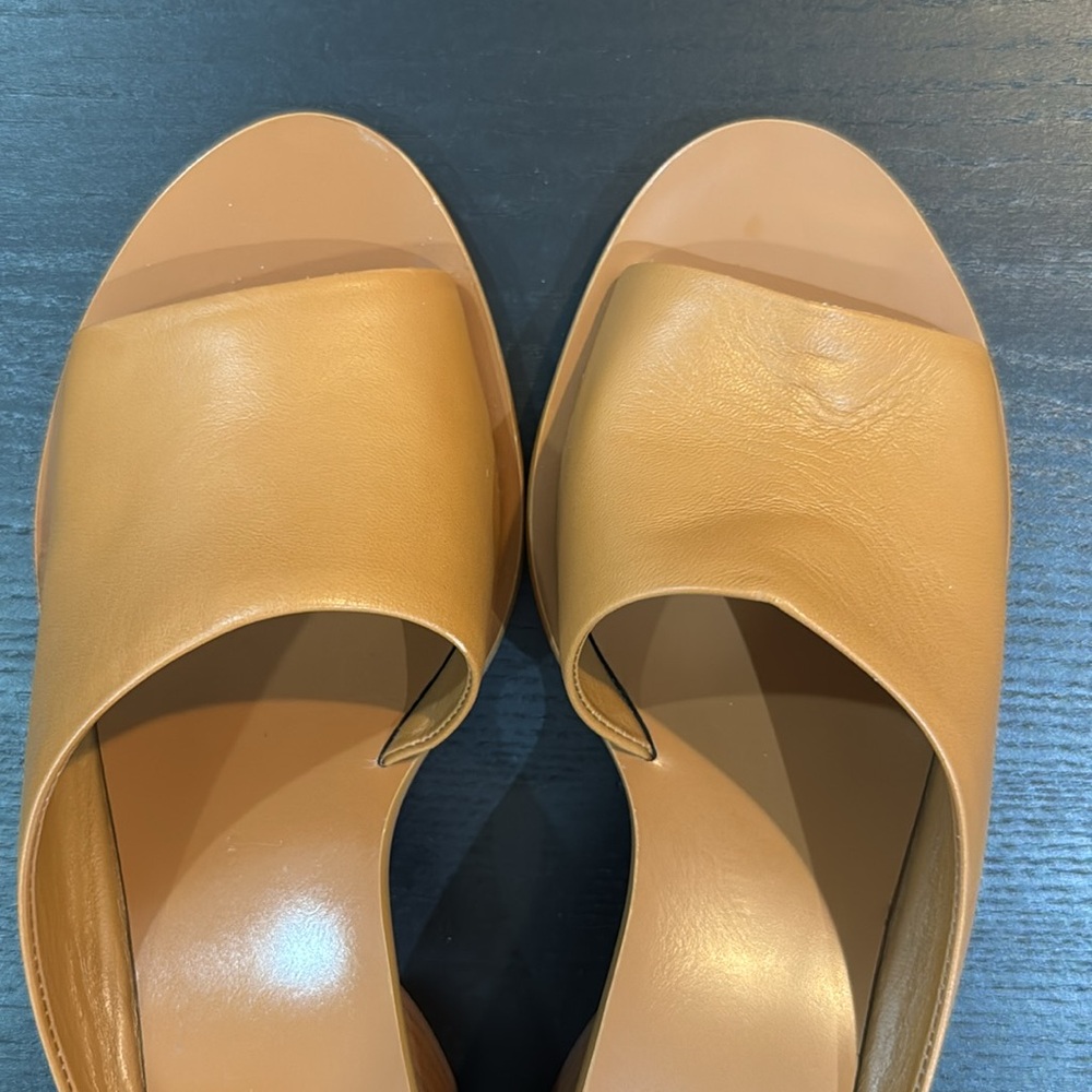 Mercedes Castillo IZAR mules